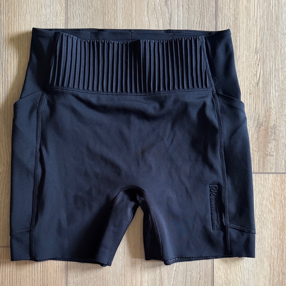 Bandit WOMEN'S STAMINA-V™ HIGH WAIST 5" COMPRESSION SHORT - BLACK